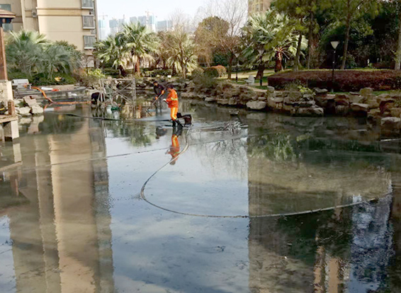 同江景观池淤泥清理